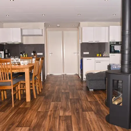 Hausboote Am Baerwalder Traumhaus-mieten Båthotell